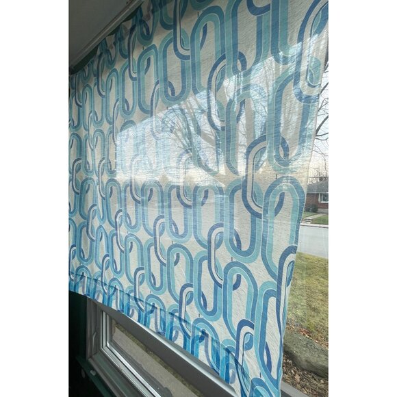Vintage 1970s curtain, blue and white geometric groovy pattern, single panel - Picture 5 of 10